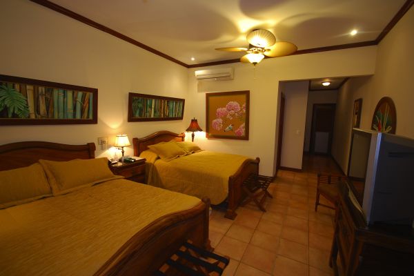VILLAS LIRIO (Quepos)